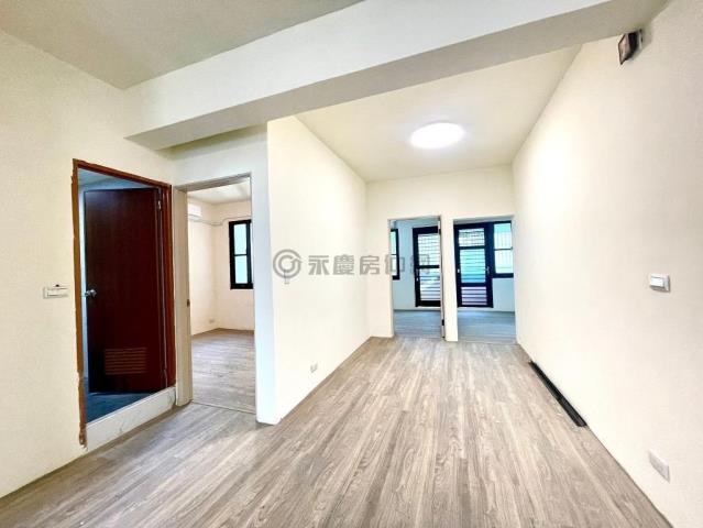 高雄新興區公寓-1