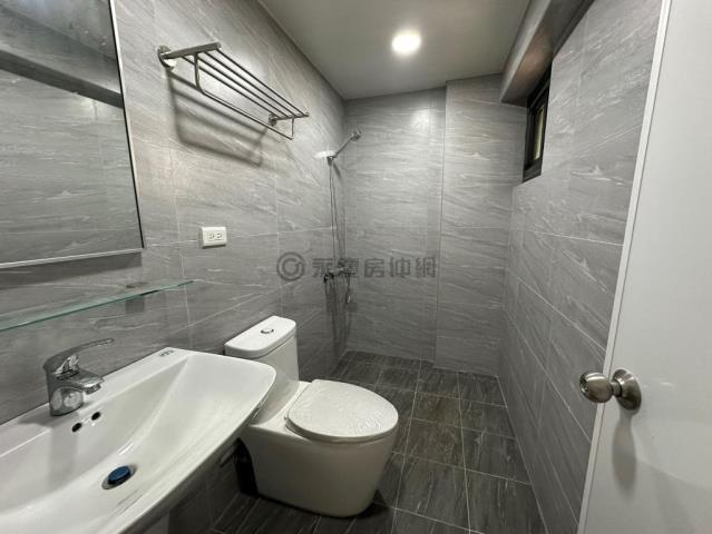 高雄新興區大樓-3