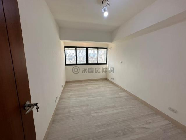 高雄新興區大樓-4