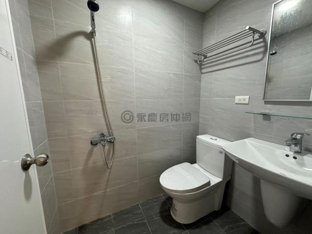 高雄新興區大樓-6