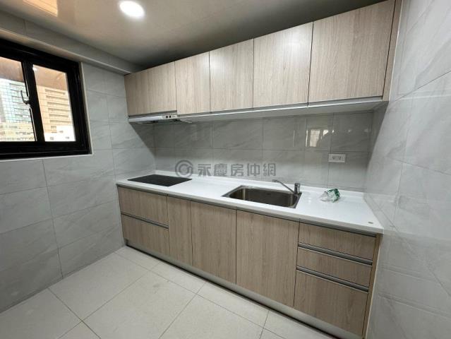 高雄新興區大樓-7