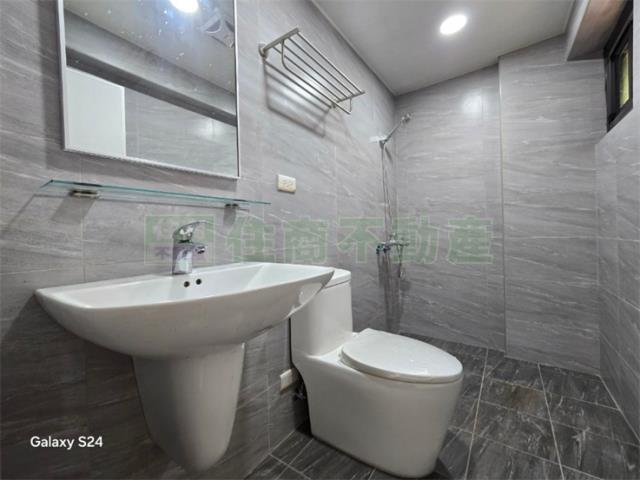 高雄新興區大樓-9