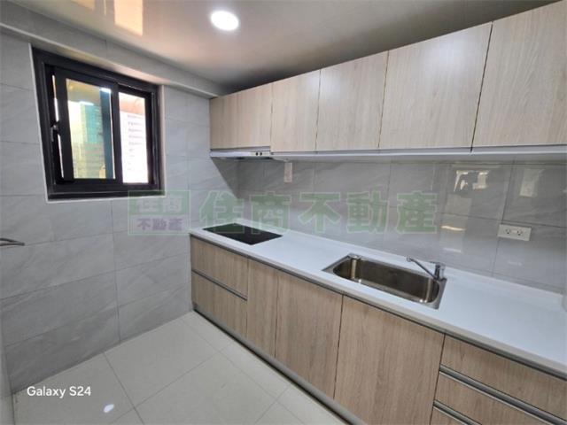 高雄新興區大樓-10