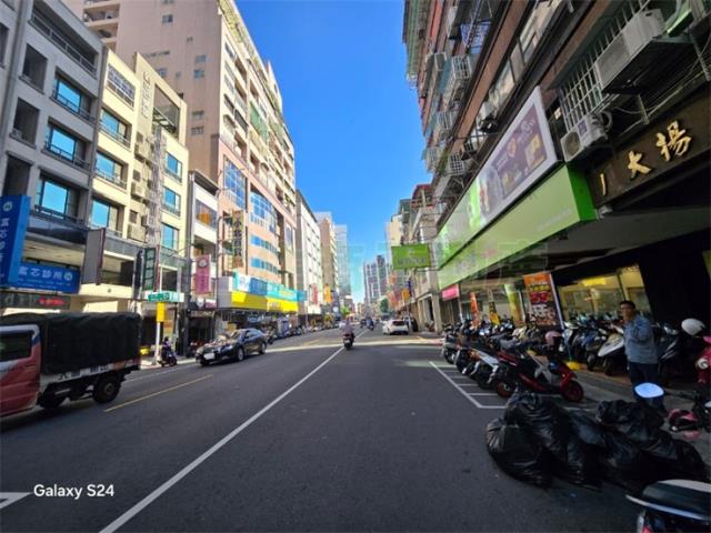 高雄新興區大樓-12