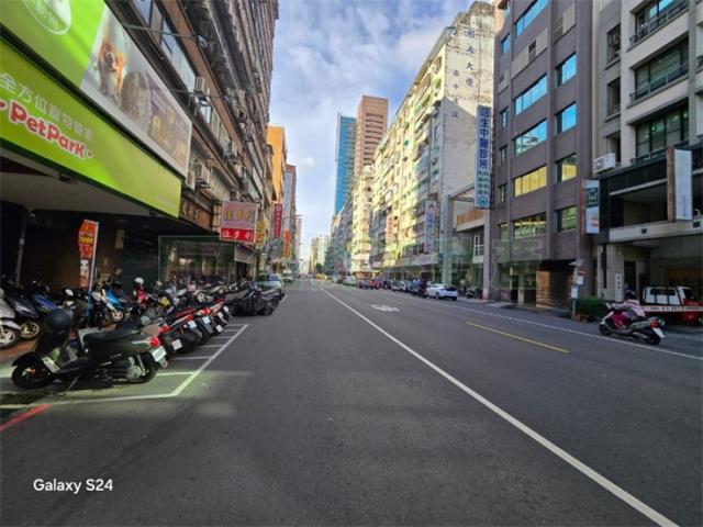 高雄新興區大樓-13