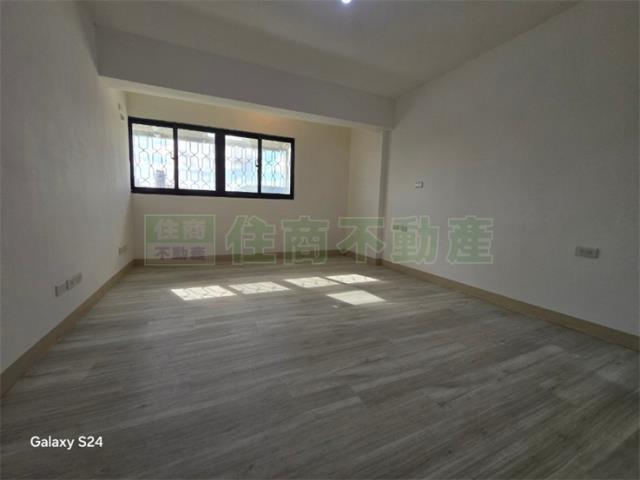 高雄新興區大樓-7