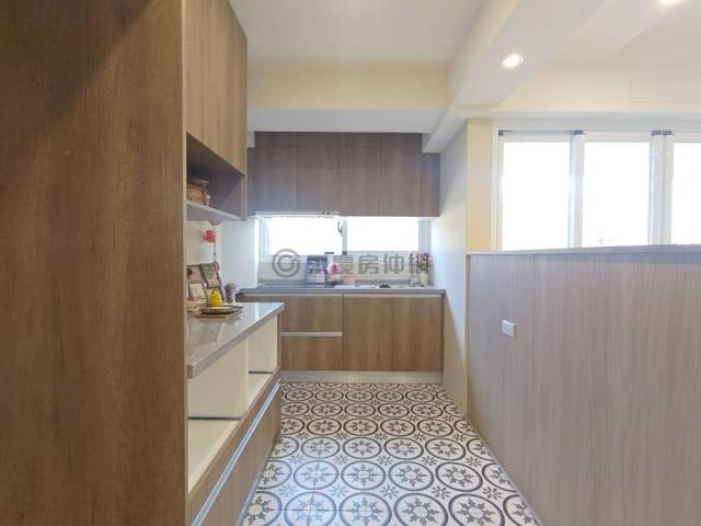 高雄新興區大樓-11