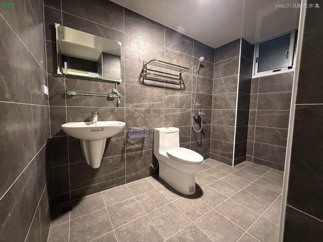 高雄新興區大樓-9