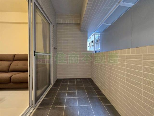 高雄新興區大樓-9