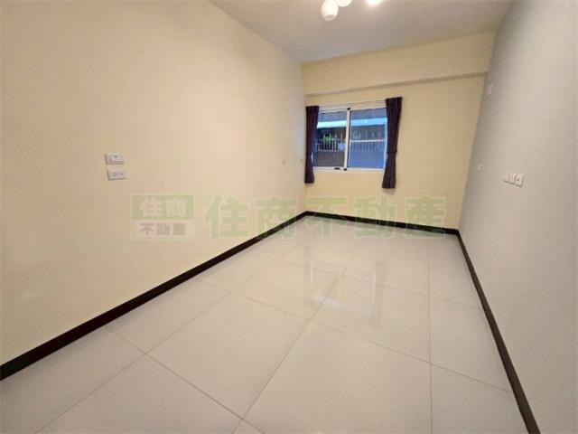 高雄新興區大樓-4