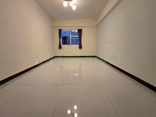 高雄新興區大樓-5