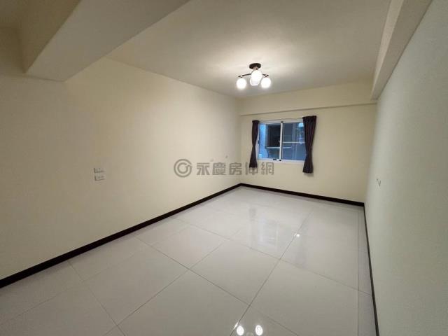 高雄新興區大樓-5