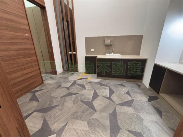 高雄新興區大樓-7