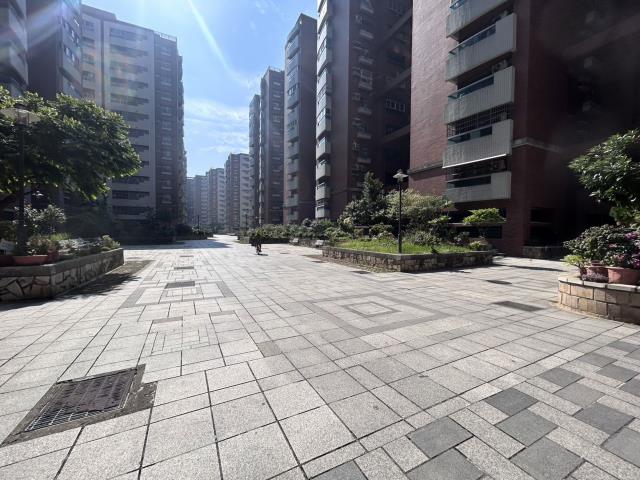 高雄岡山大樓-1