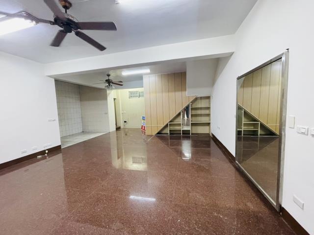 高雄新興區公寓-11