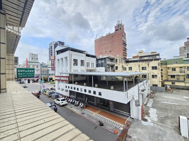 高雄新興區公寓-8